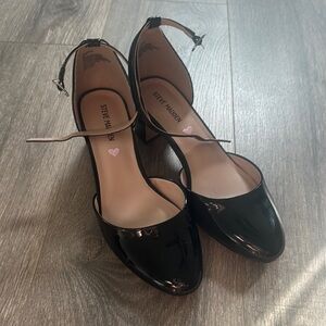 Steve Madden Black patent round toe Women's low block heel ankle strap